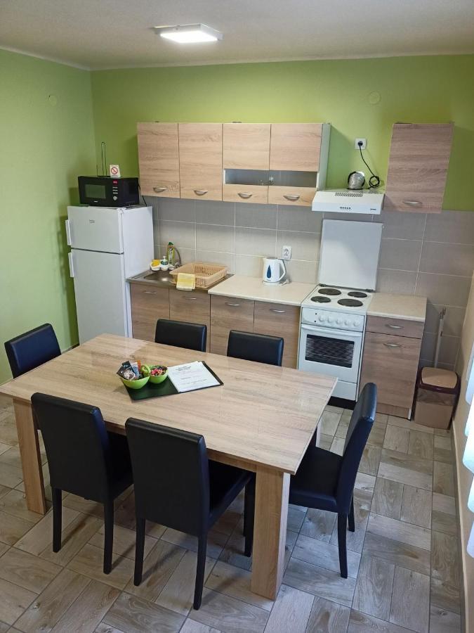 Апартаменти Apartman Fiva Pacir Екстер'єр фото